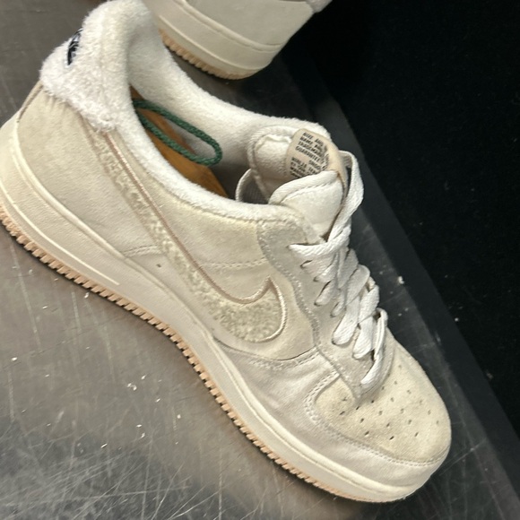 Nike Air Force 1 Size 9.5 Women - Picture 3 of 11